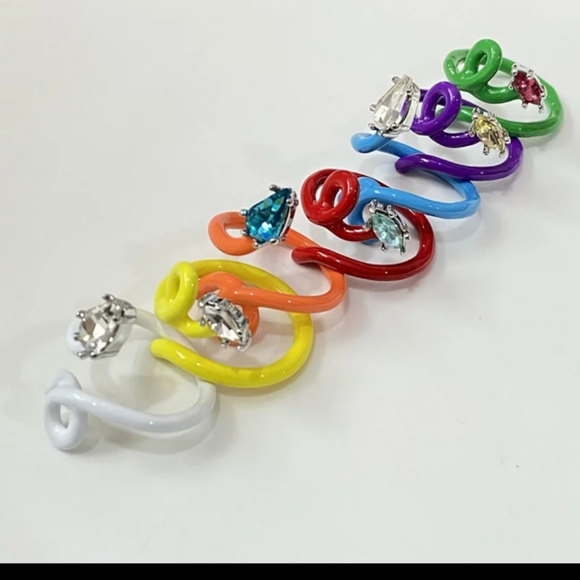 Seen in the jewelry cases of your finest department stores. . .without the price - Picture 3 of 7